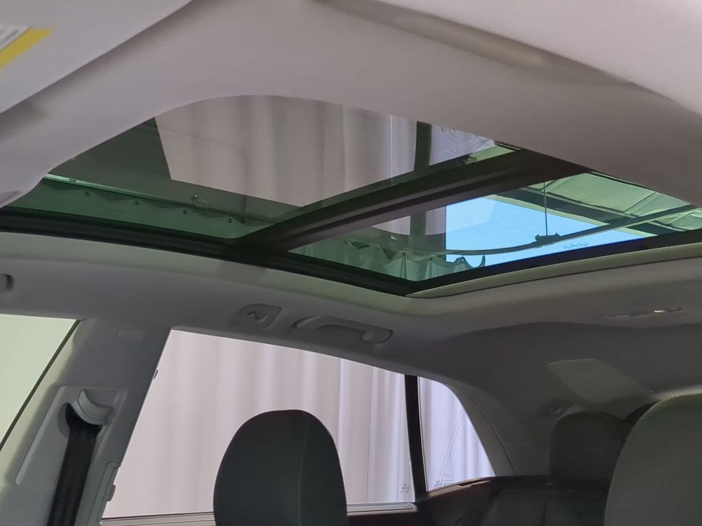 Thumbnail: 2023 Audi Q8 - 28