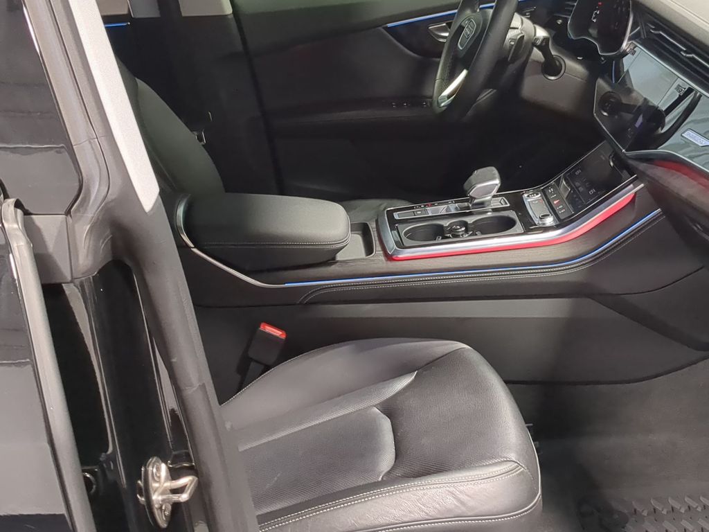 Thumbnail: 2023 Audi Q8 - 29