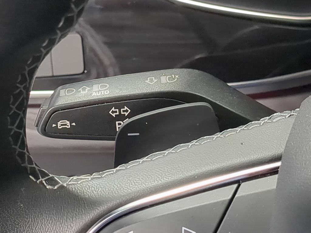 Thumbnail: 2023 Audi Q8 - 33