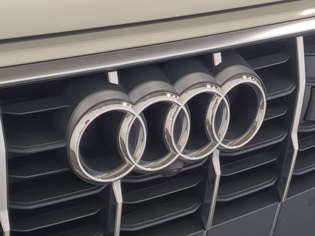Thumbnail: 2022 Audi Q7 - 25