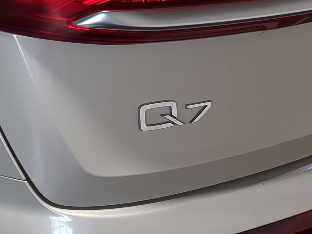 Thumbnail: 2022 Audi Q7 - 7