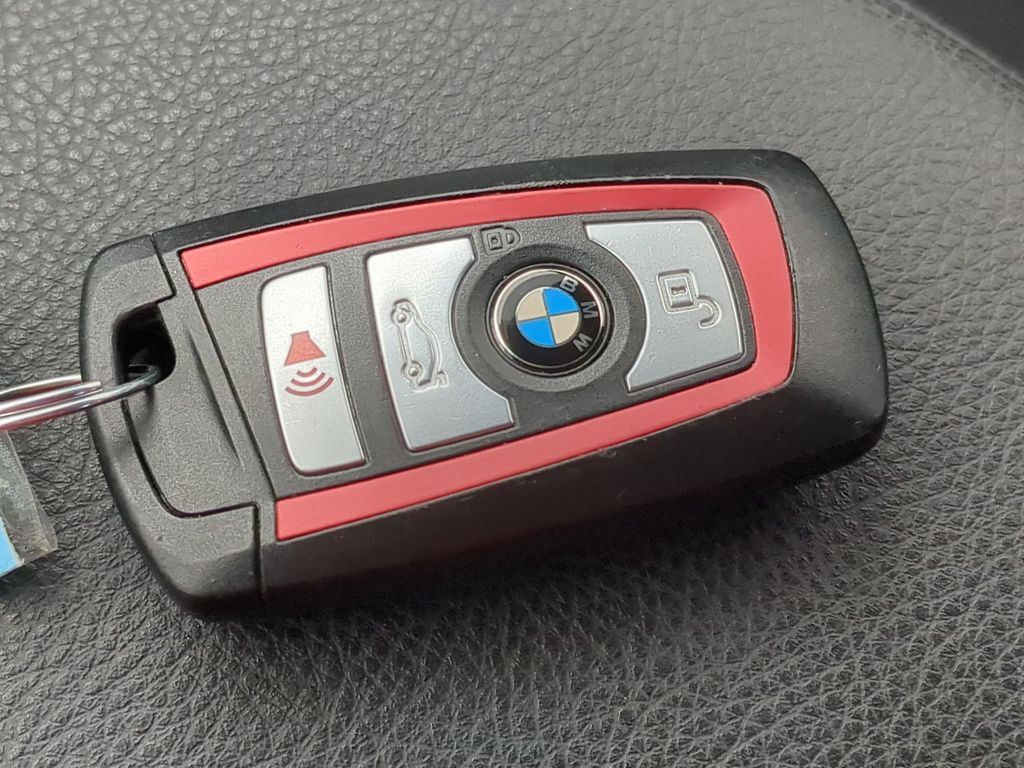 Thumbnail: 2016 BMW 3 Series - 18
