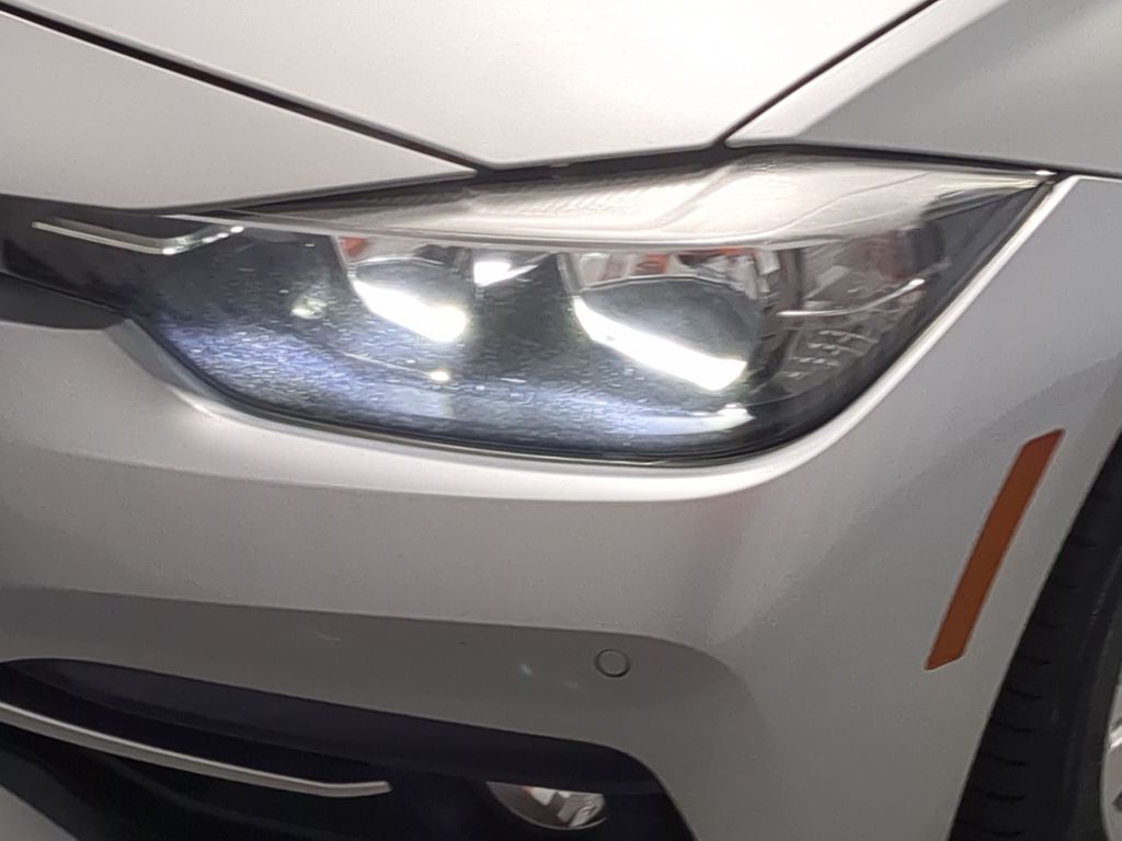 Thumbnail: 2016 BMW 3 Series - 24