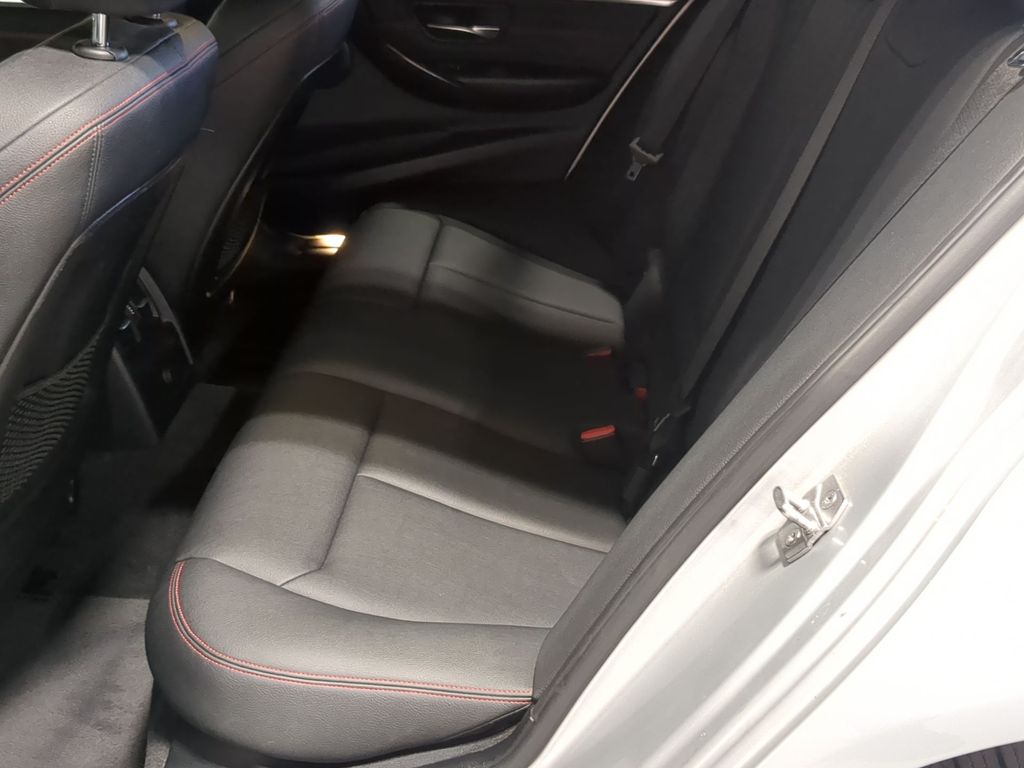 Thumbnail: 2016 BMW 3 Series - 12
