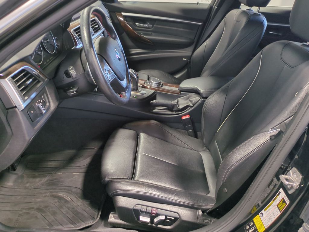 Thumbnail: 2016 BMW 3 Series - 10