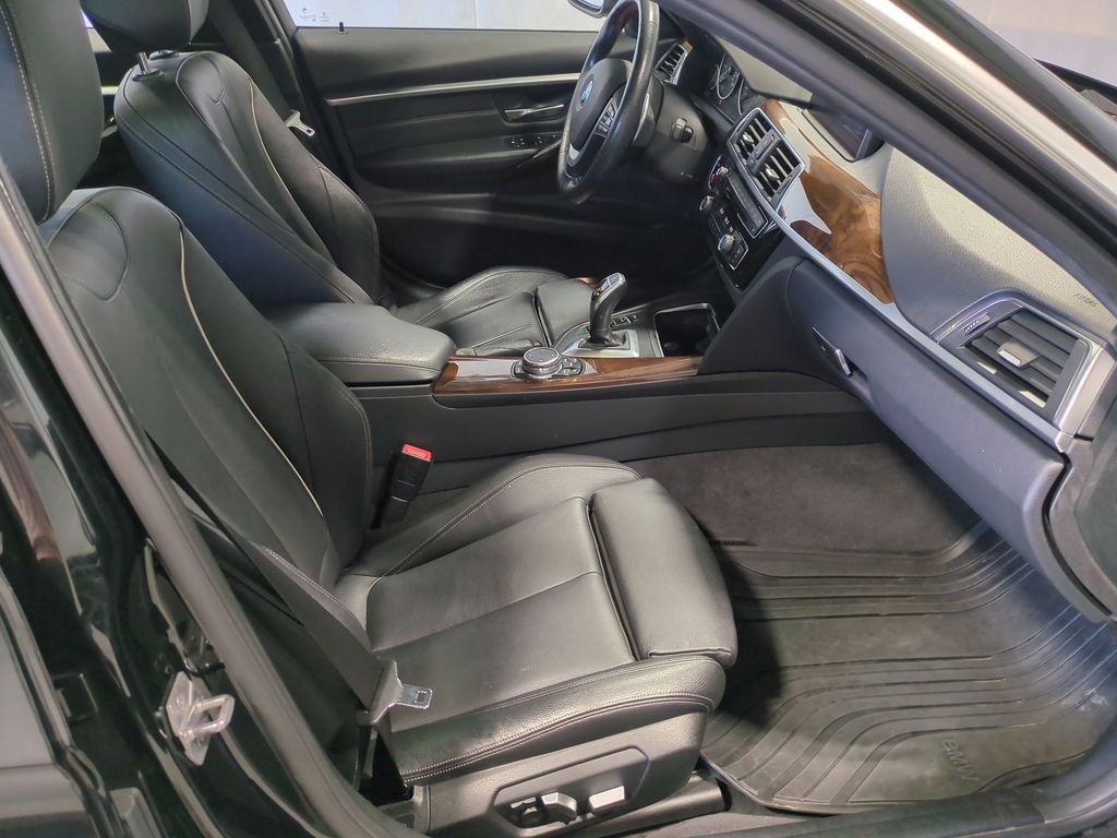 Thumbnail: 2016 BMW 3 Series - 11