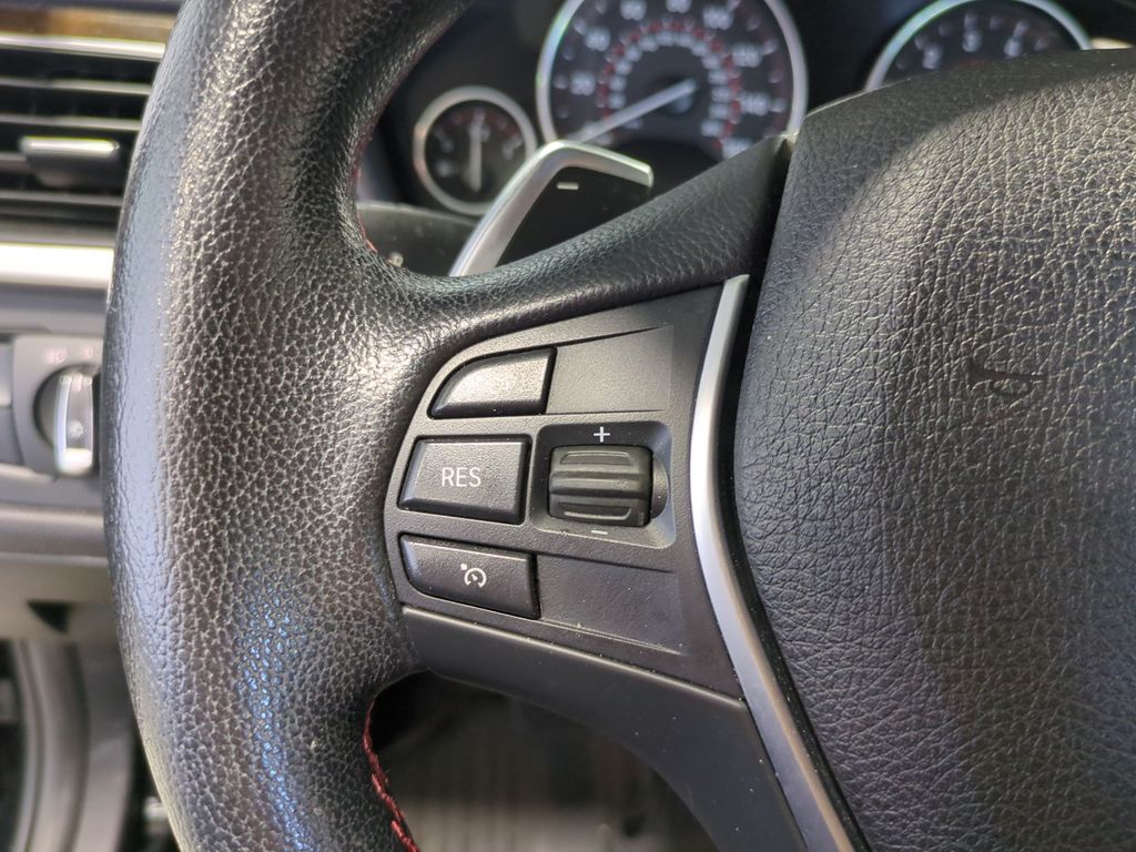 Thumbnail: 2016 BMW 3 Series - 30