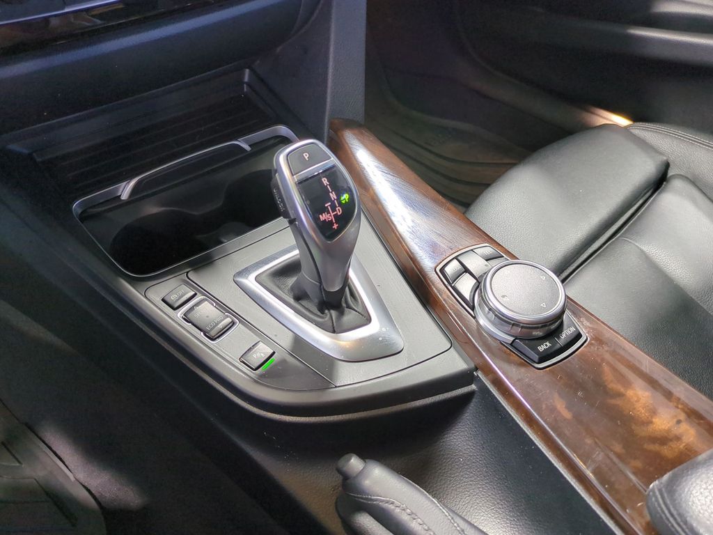 Thumbnail: 2016 BMW 3 Series - 15