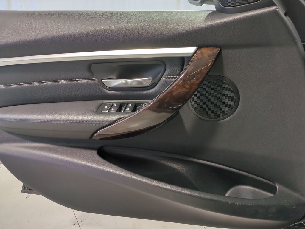Thumbnail: 2016 BMW 3 Series - 36