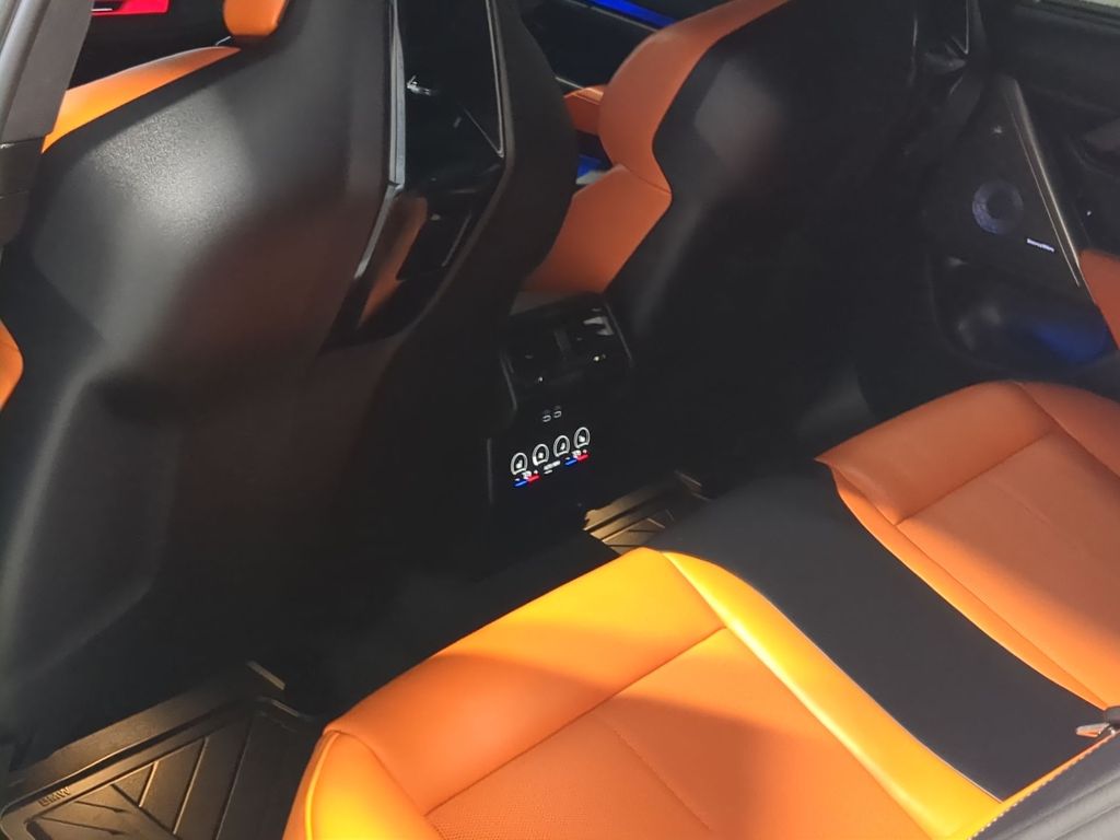 Thumbnail: 2026 BMW M5 - 12