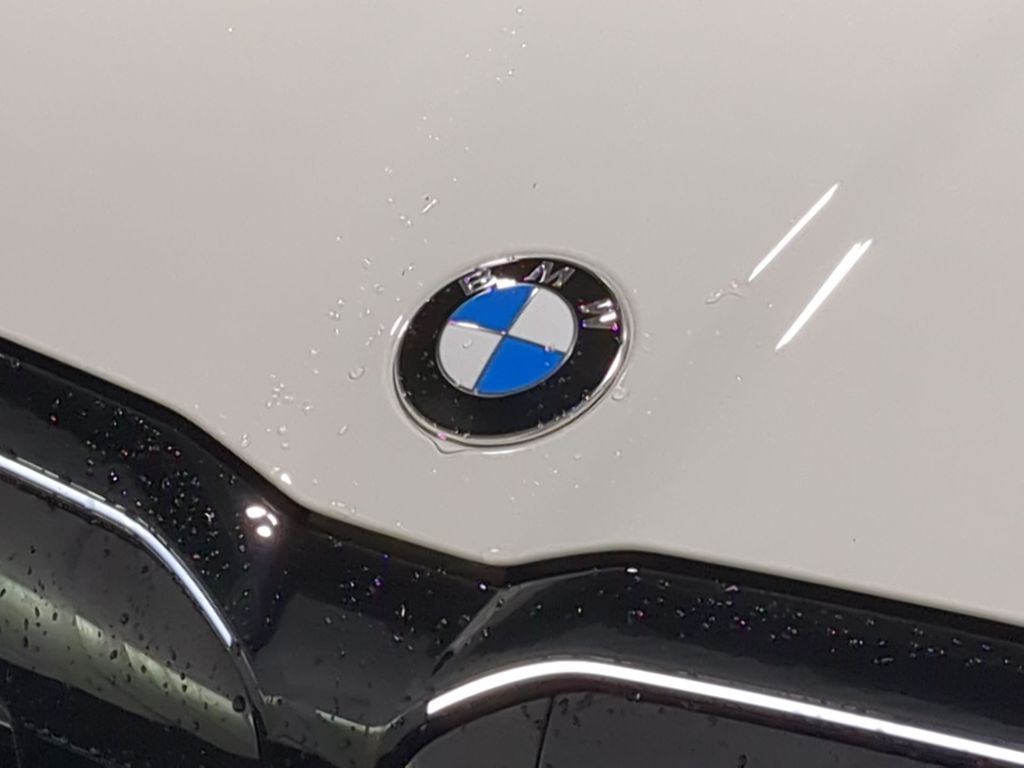 Thumbnail: 2026 BMW M5 - 7