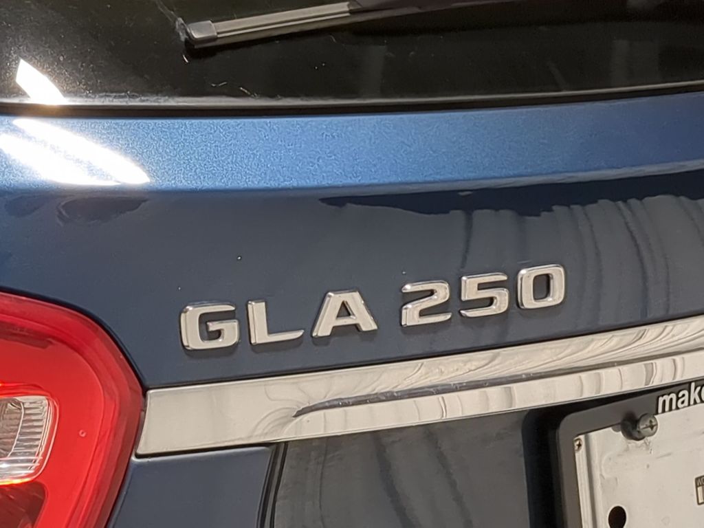 Thumbnail: 2019 Mercedes-Benz GLA - 24