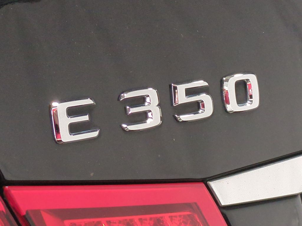 Thumbnail: 2011 Mercedes-Benz E-Class - 24