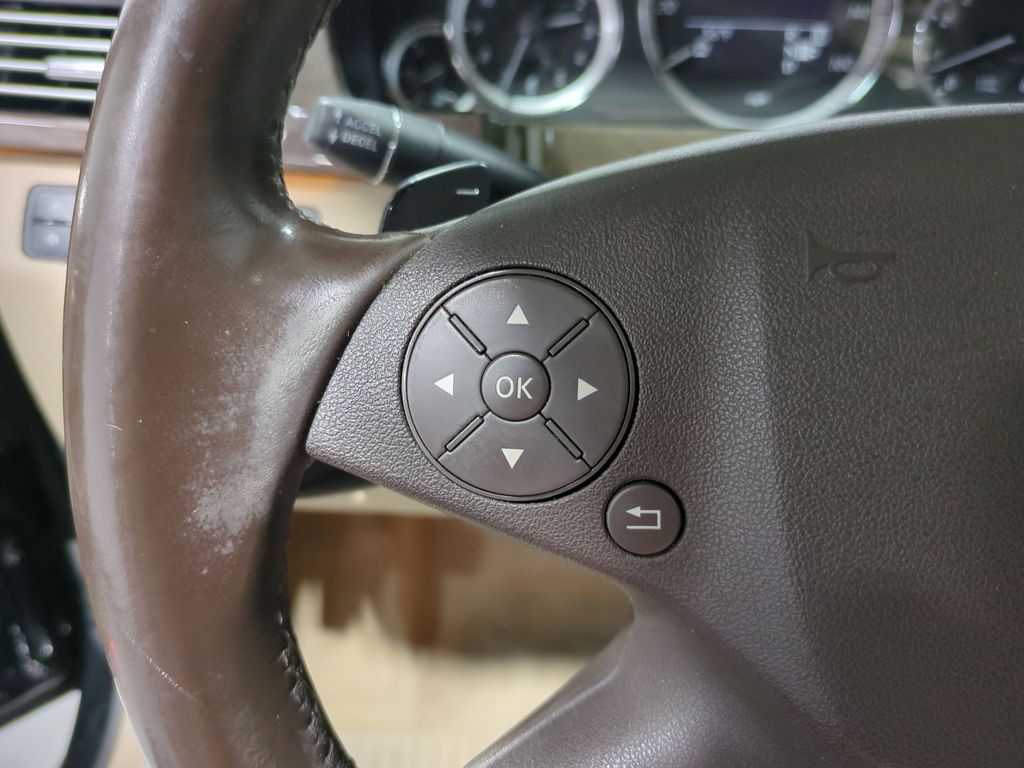 Thumbnail: 2011 Mercedes-Benz E-Class - 29