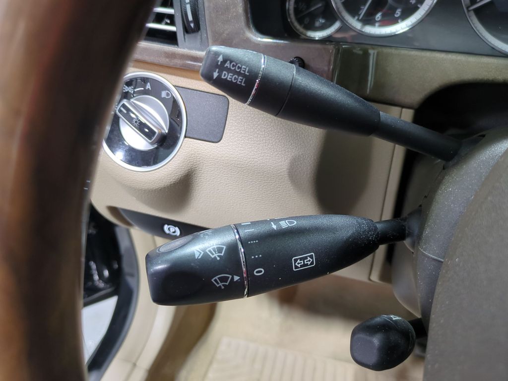 Thumbnail: 2011 Mercedes-Benz E-Class - 31