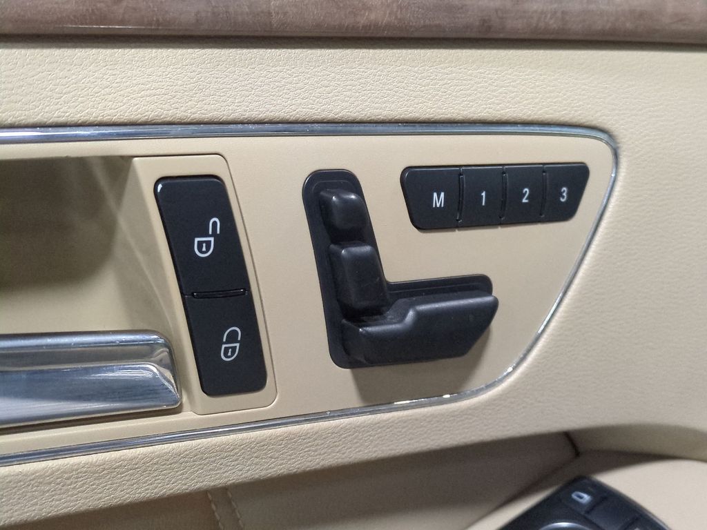 Thumbnail: 2011 Mercedes-Benz E-Class - 25