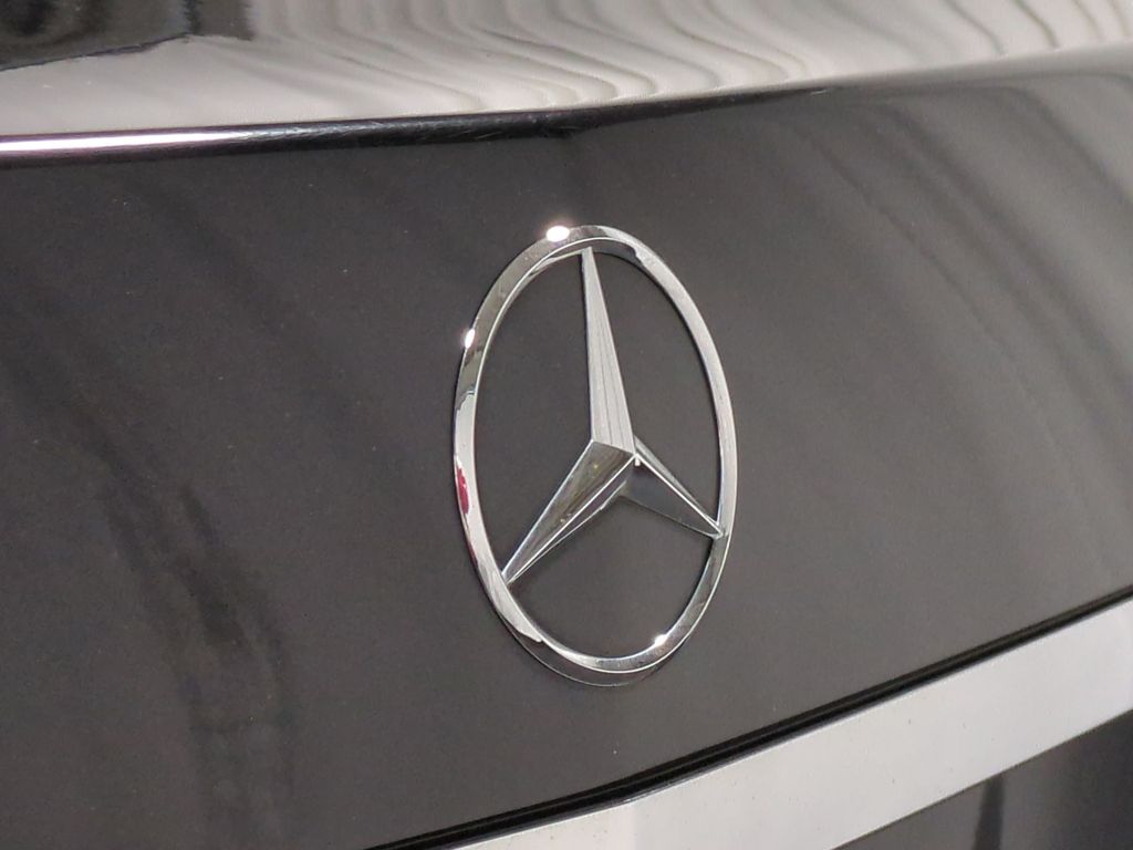 Thumbnail: 2011 Mercedes-Benz E-Class - 7