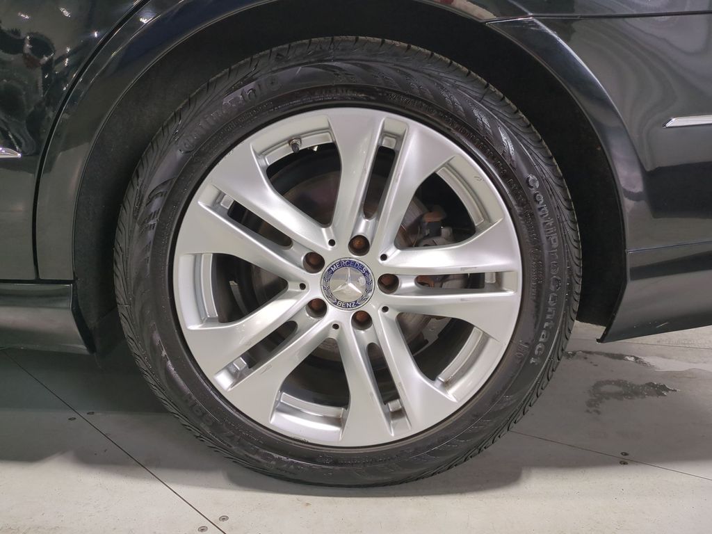 Thumbnail: 2011 Mercedes-Benz E-Class - 8