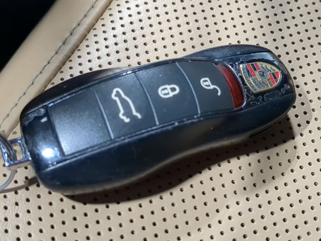 Thumbnail: 2016 Porsche Macan - 18