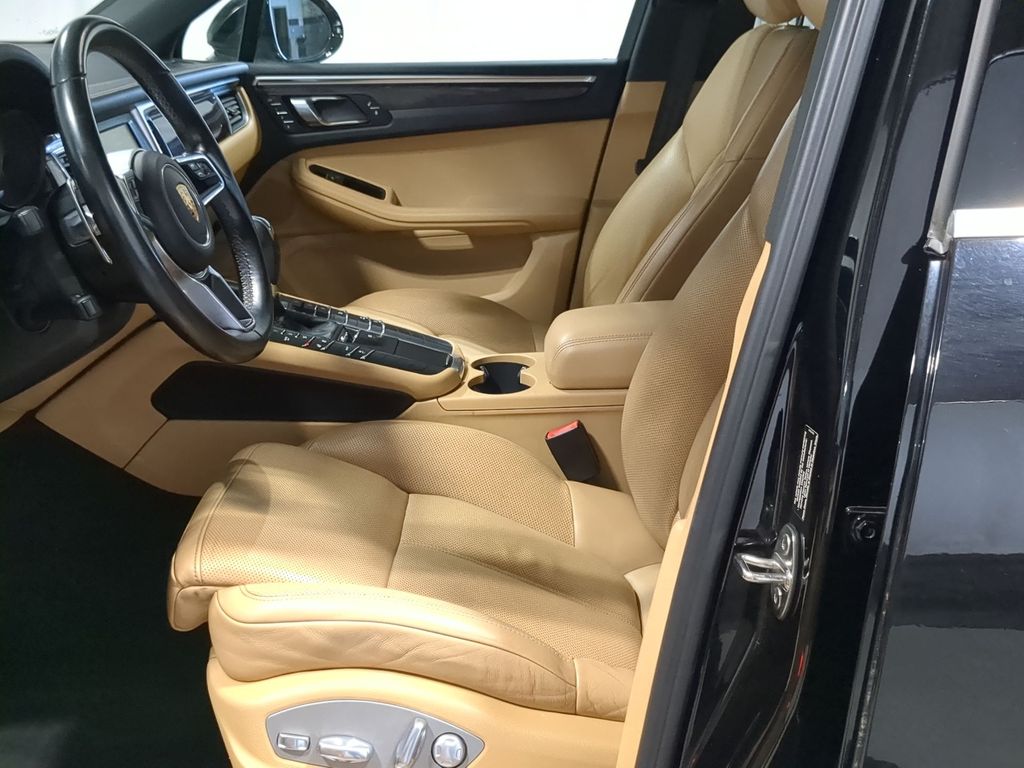 Thumbnail: 2016 Porsche Macan - 10