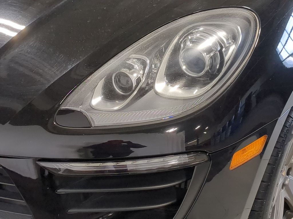 Thumbnail: 2016 Porsche Macan - 31
