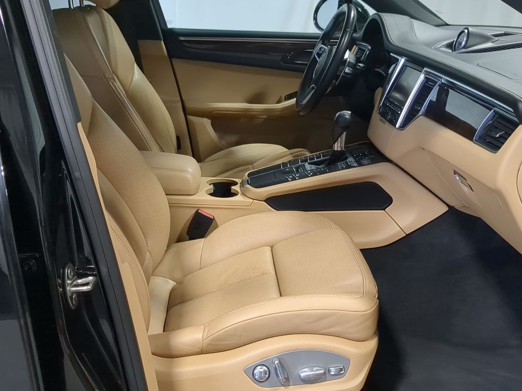 Thumbnail: 2016 Porsche Macan - 11