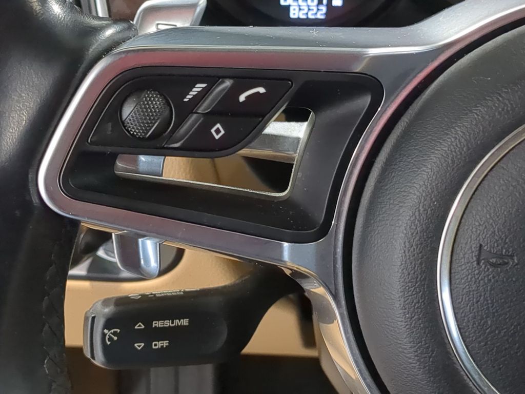 Thumbnail: 2016 Porsche Macan - 36