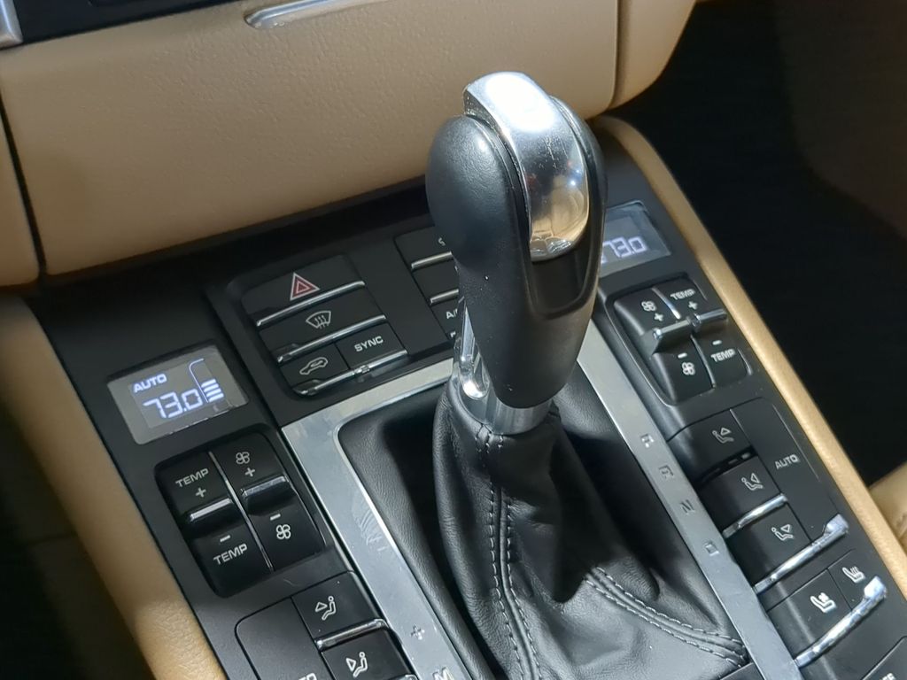 Thumbnail: 2016 Porsche Macan - 15