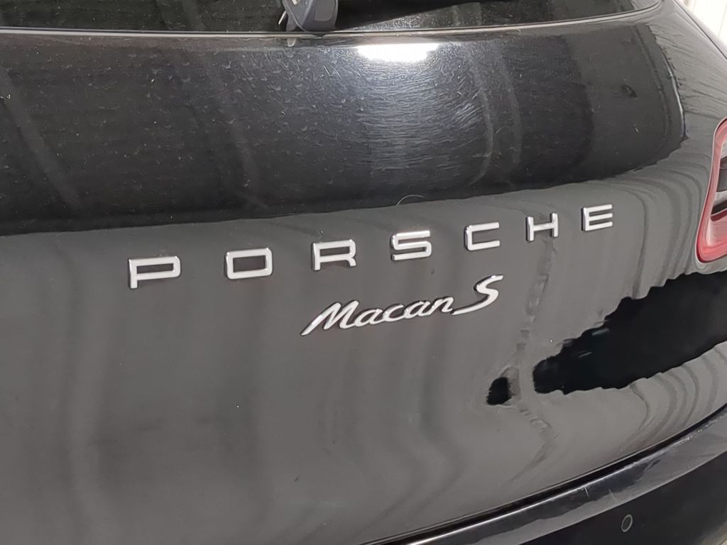Thumbnail: 2016 Porsche Macan - 32