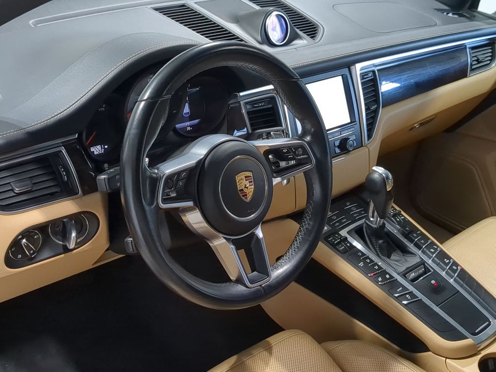 Thumbnail: 2016 Porsche Macan - 2