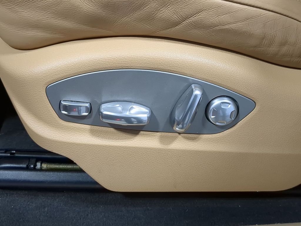 Thumbnail: 2016 Porsche Macan - 33