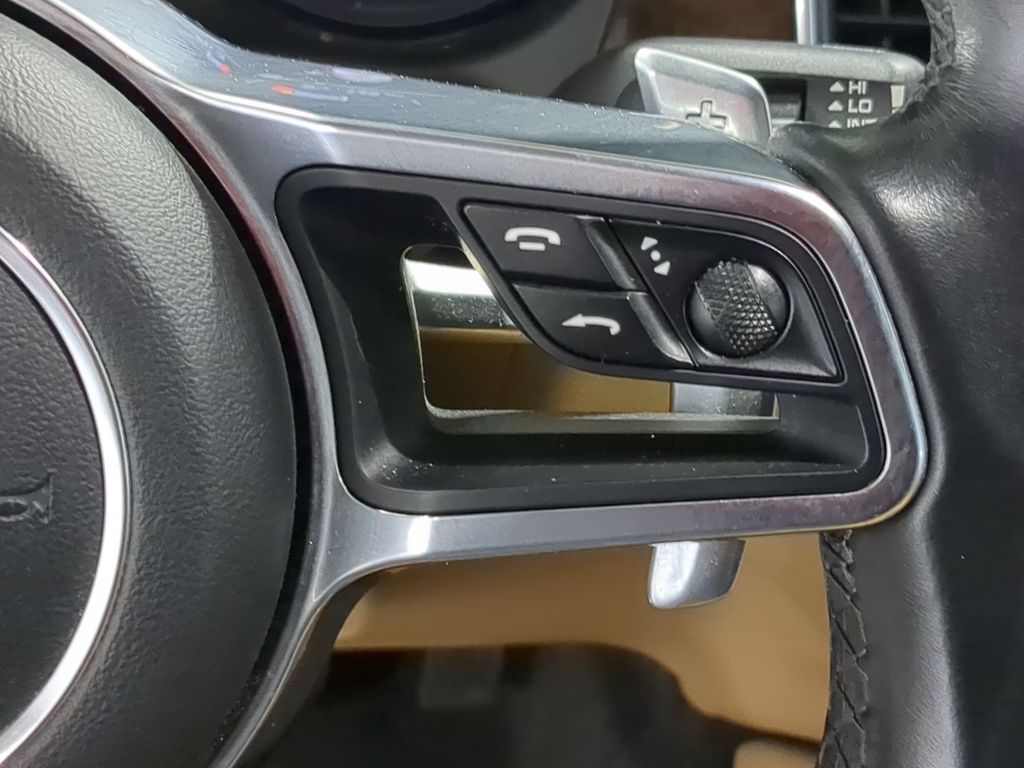 Thumbnail: 2016 Porsche Macan - 37