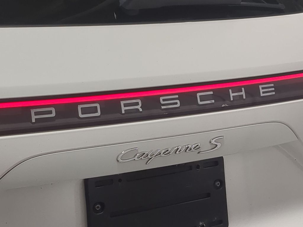 Thumbnail: 2019 Porsche Cayenne - 24