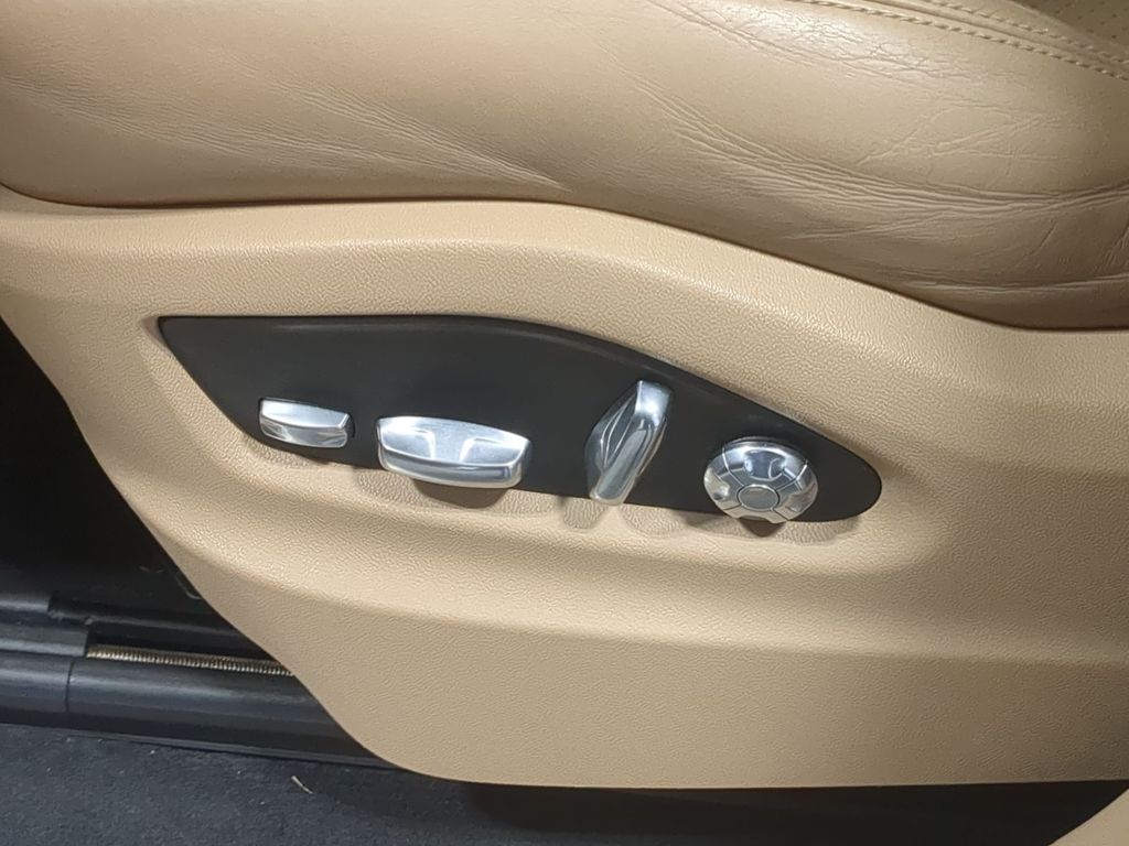 Thumbnail: 2019 Porsche Cayenne - 25