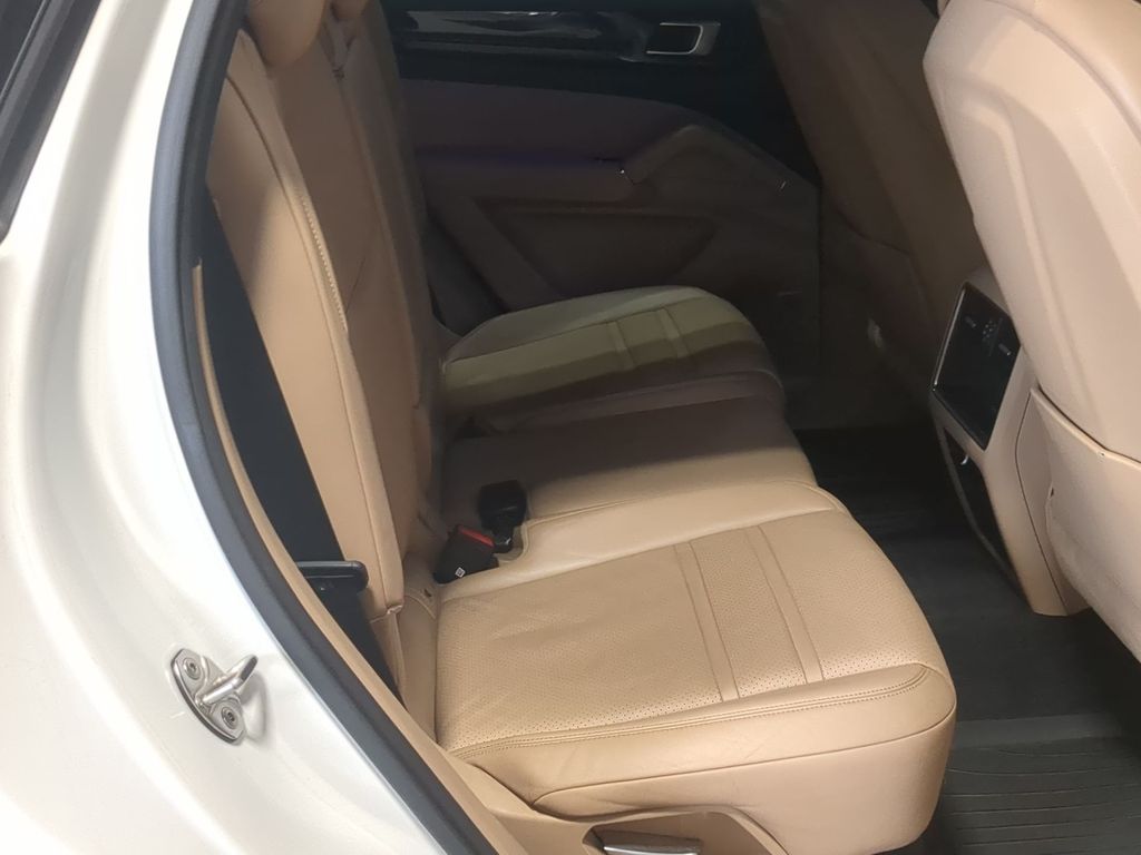 Thumbnail: 2019 Porsche Cayenne - 27