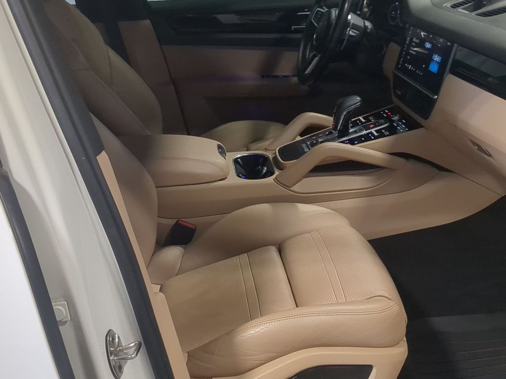 Thumbnail: 2019 Porsche Cayenne - 28