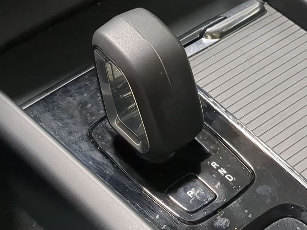 Thumbnail: 2024 Volvo XC60 - 15