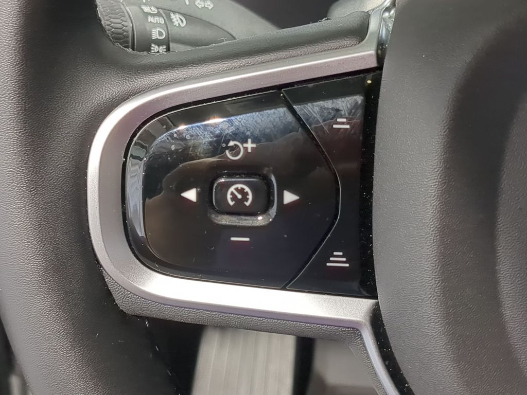 Thumbnail: 2026 Volvo XC90 - 27
