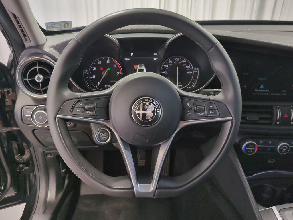 Thumbnail: 2018 Alfa Romeo Giulia - 13