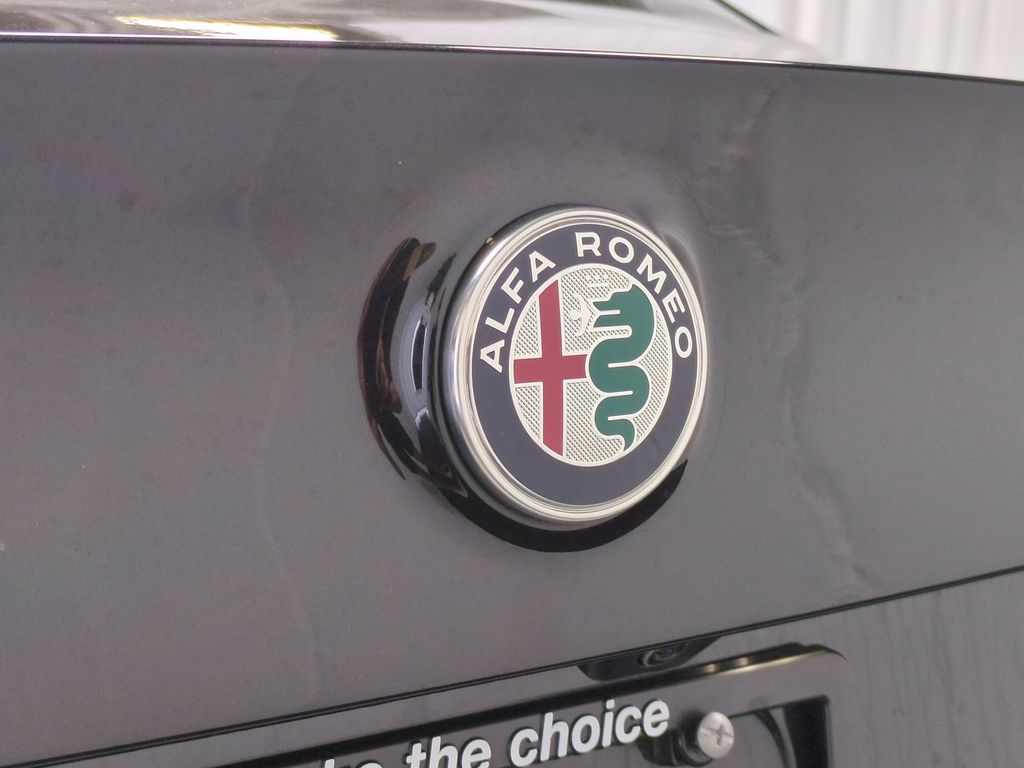 Thumbnail: 2018 Alfa Romeo Giulia - 7