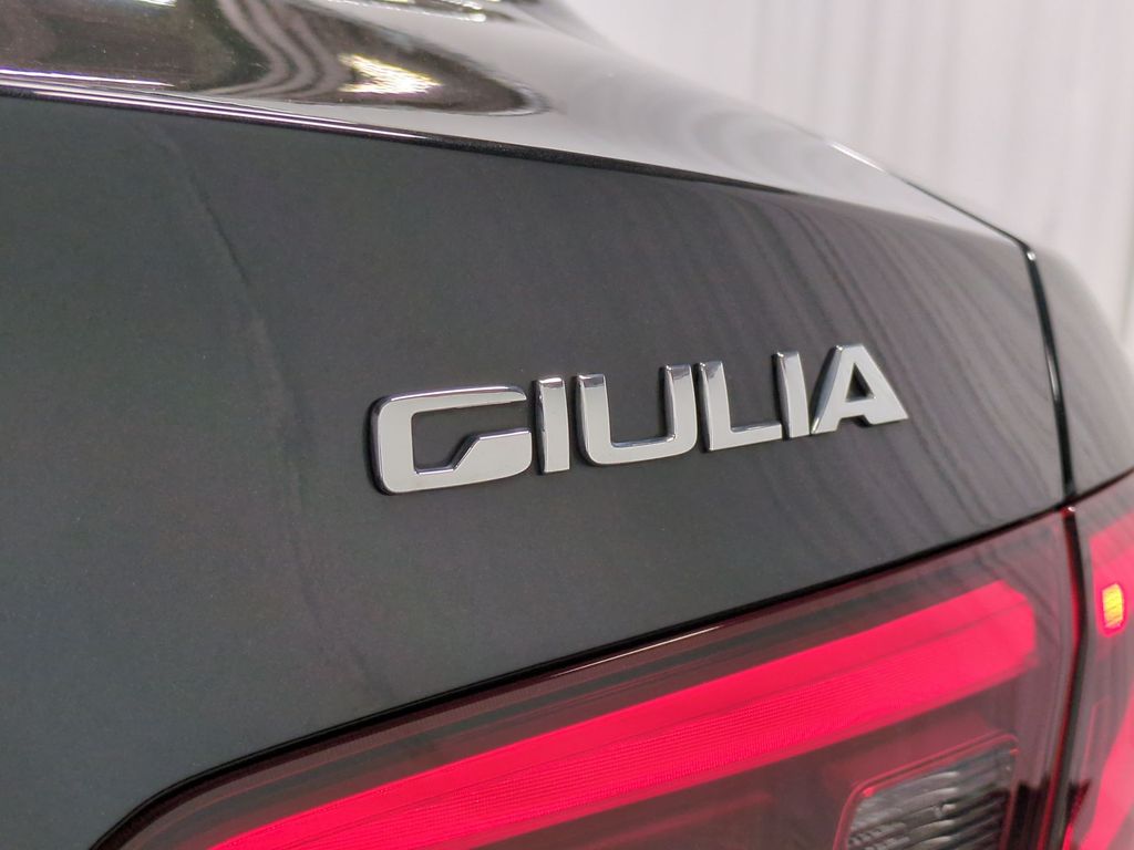 Thumbnail: 2018 Alfa Romeo Giulia - 23