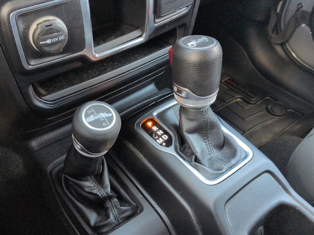 Thumbnail: 2019 Jeep Wrangler - 16