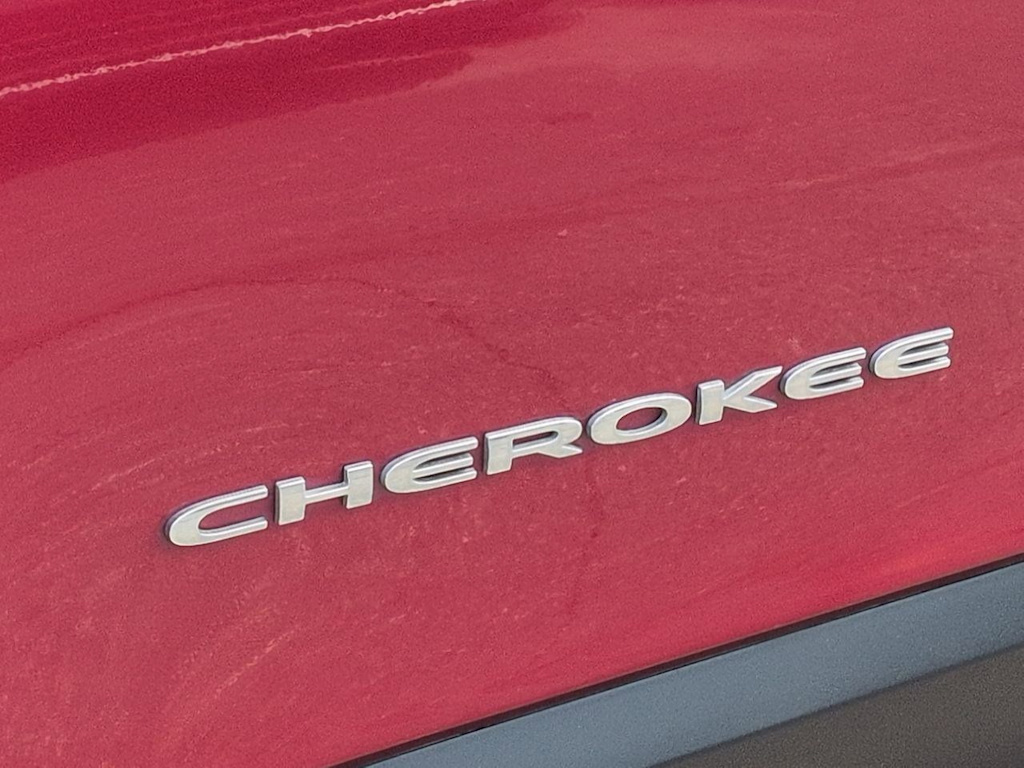 Thumbnail: 2015 Jeep Cherokee - 23