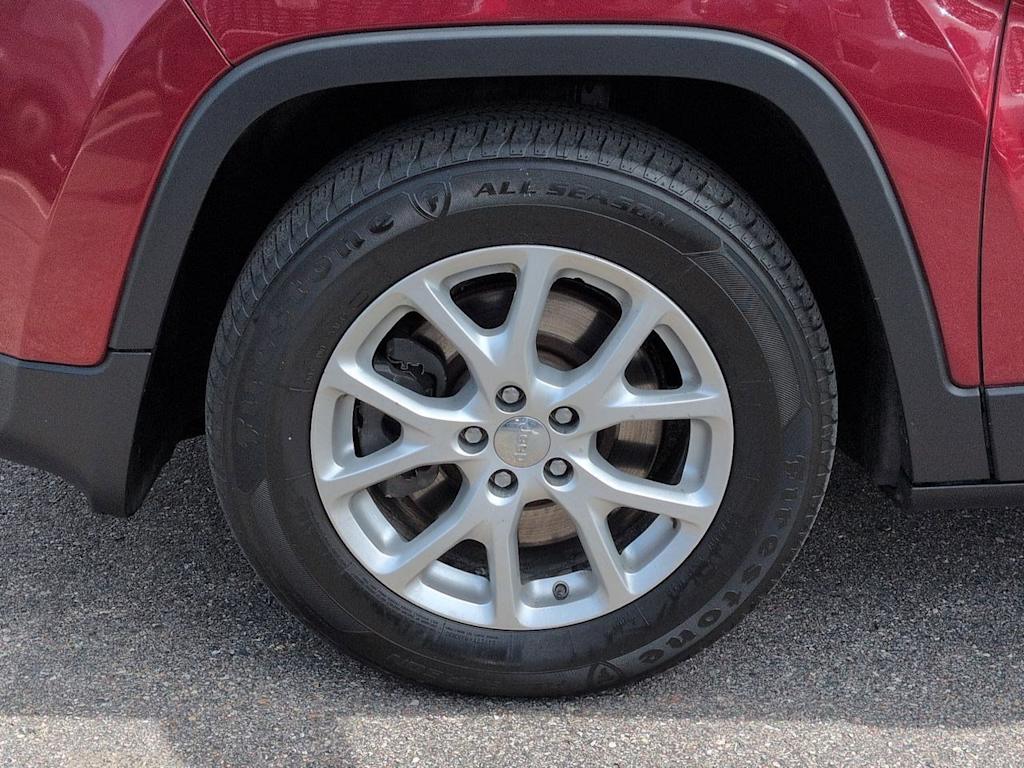 Thumbnail: 2015 Jeep Cherokee - 8