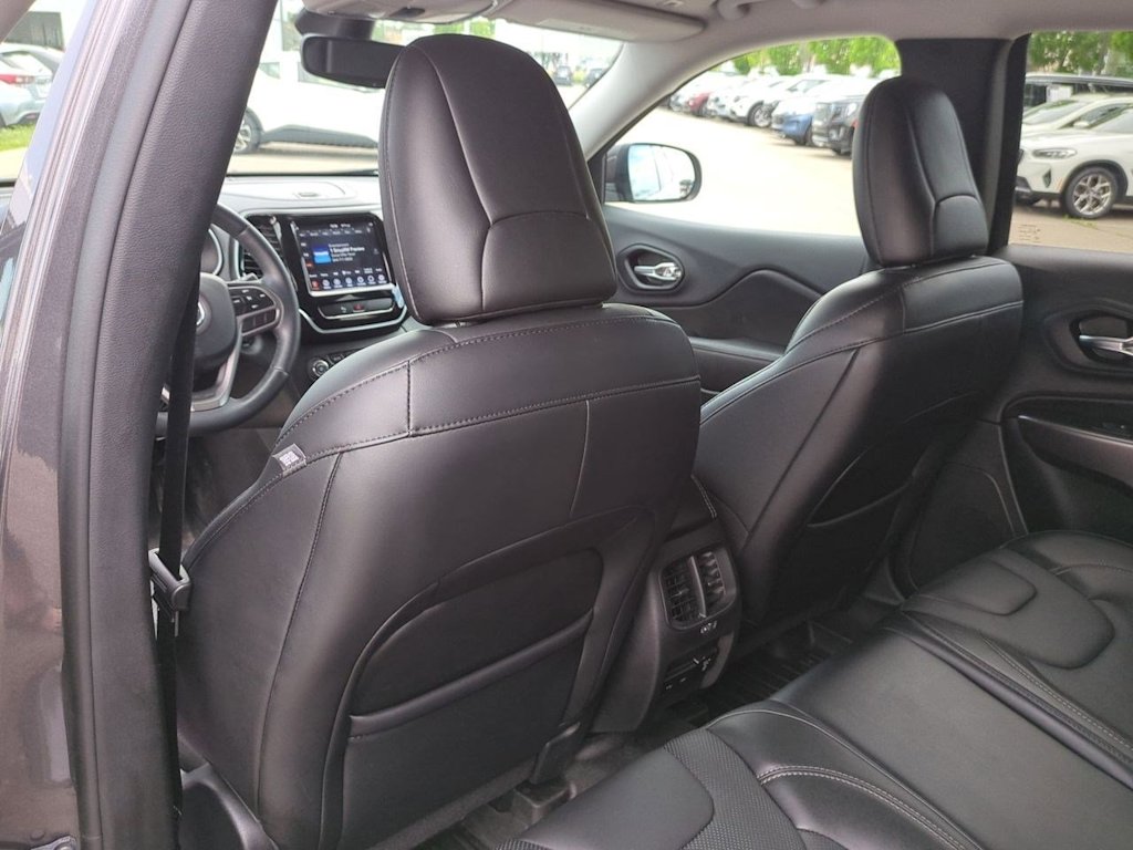 Thumbnail: 2019 Jeep Cherokee - 12