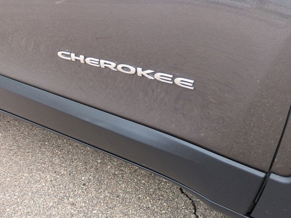 Thumbnail: 2019 Jeep Cherokee - 7
