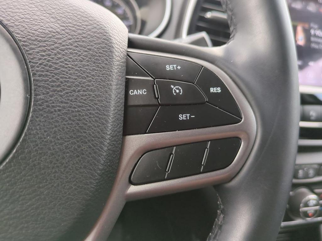 Thumbnail: 2019 Jeep Cherokee - 28