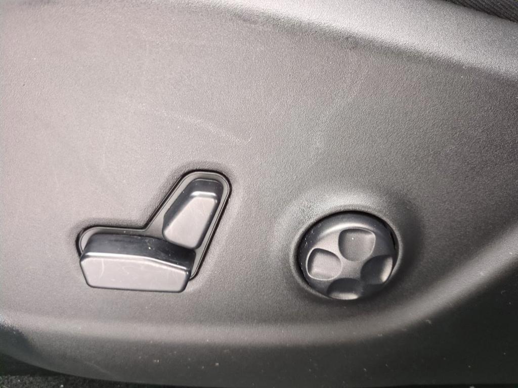 Thumbnail: 2021 Jeep Cherokee - 25