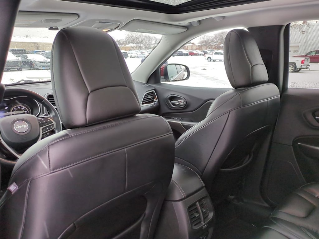 Thumbnail: 2021 Jeep Cherokee - 12