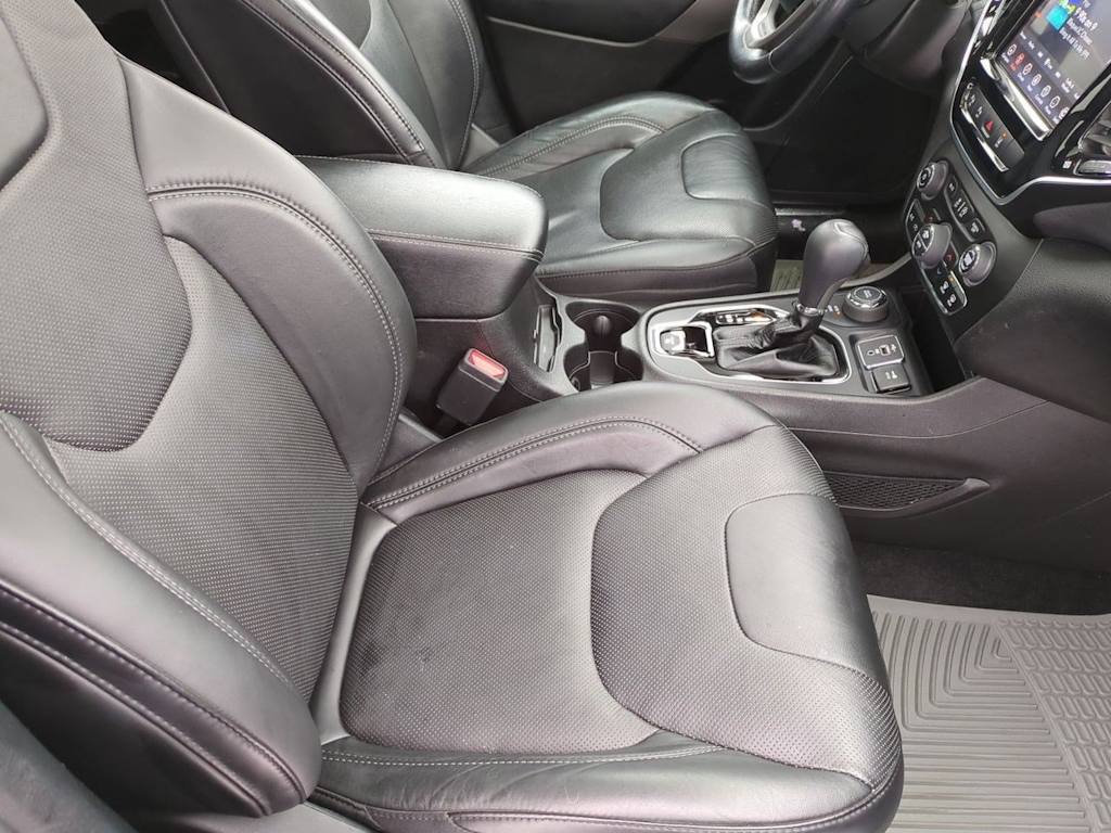 Thumbnail: 2021 Jeep Cherokee - 29